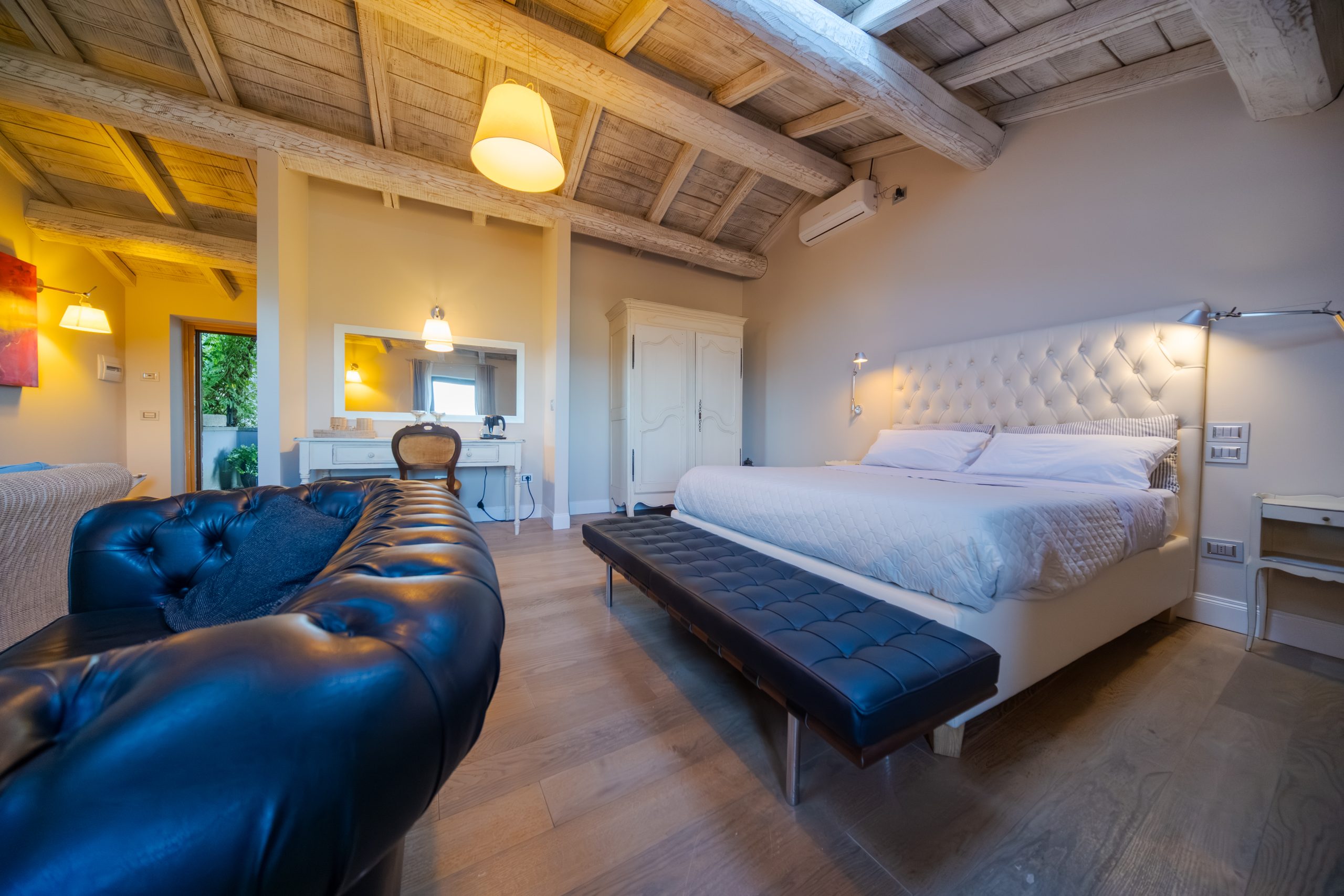 SDIM3537_suite deluxe_camera n8